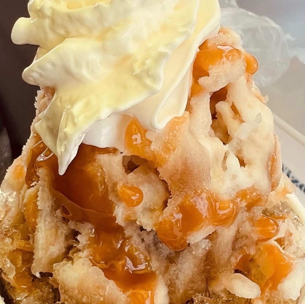 Creamy caramel loaded snoball close-up